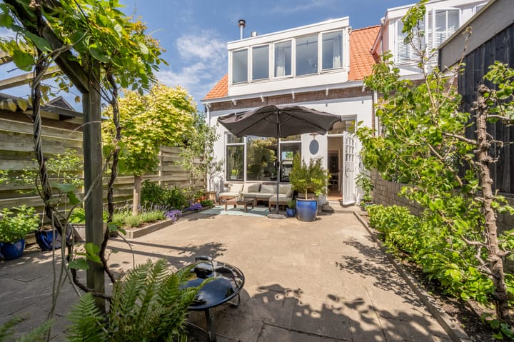 Photo of property Koninginneweg 96, Oud-Beijerland