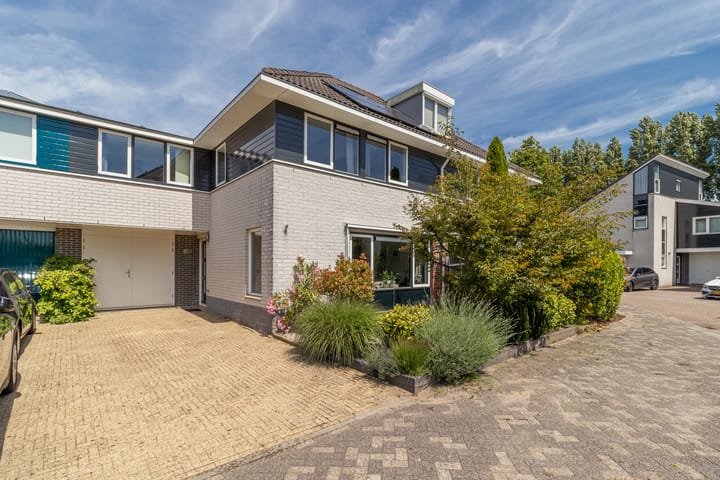 Koningsbergen 17 in Wormer