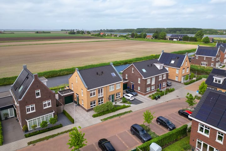 Korenbloem 15 in Oudenhoorn