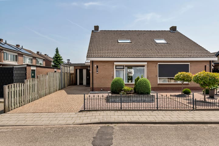 Korenbloemstraat 1 in Eck en Wiel