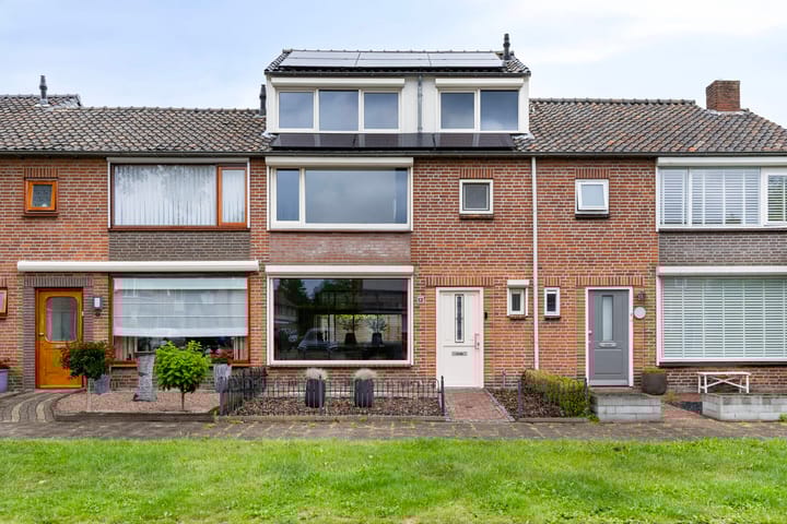 Korenbloemstraat 12 in Waalwijk
