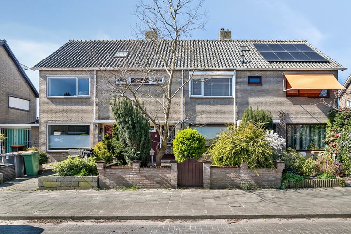 Photo of property Korenmolenstraat 8, Oostzaan