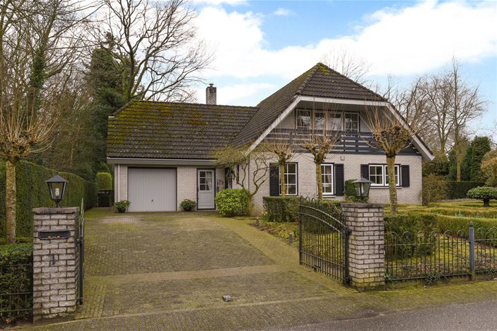 Korhoenlaan 1 in Huizen