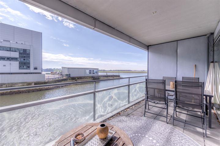 Photo of property Kraanbaan 306, Alblasserdam