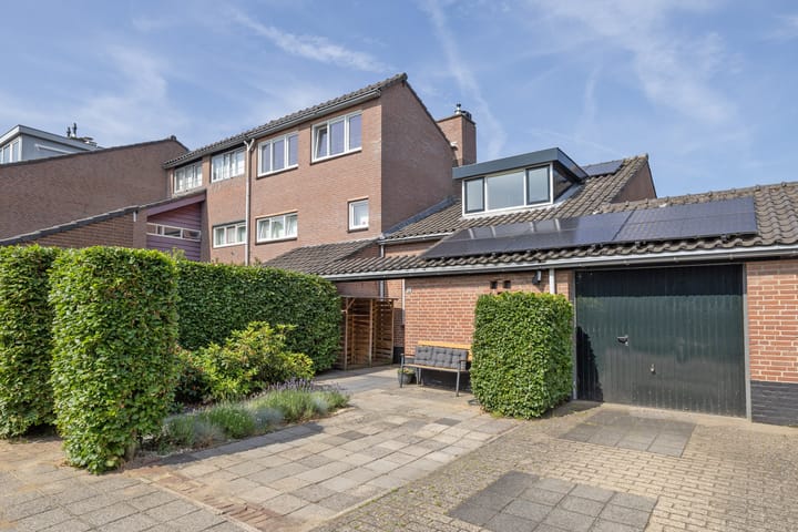 Photo of property Krekelmeent 12, Hilversum