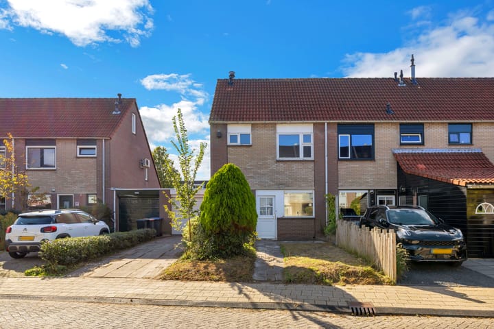 Photo of property Kruisbooglaan 12, Oostvoorne