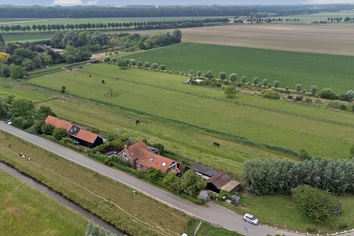 Kruisdijk 2 in Strijen