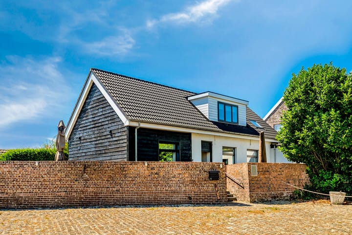 Photo of property Kruispolderkaai 1, Kloosterzande