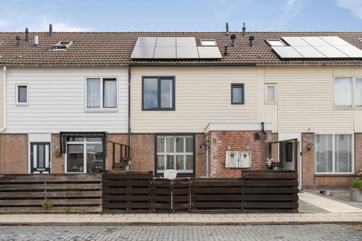 Kruiszwin 2330 in Julianadorp foto