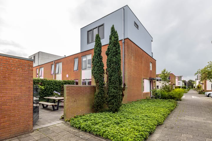L.B. Pearsonstraat 34 in Groningen foto