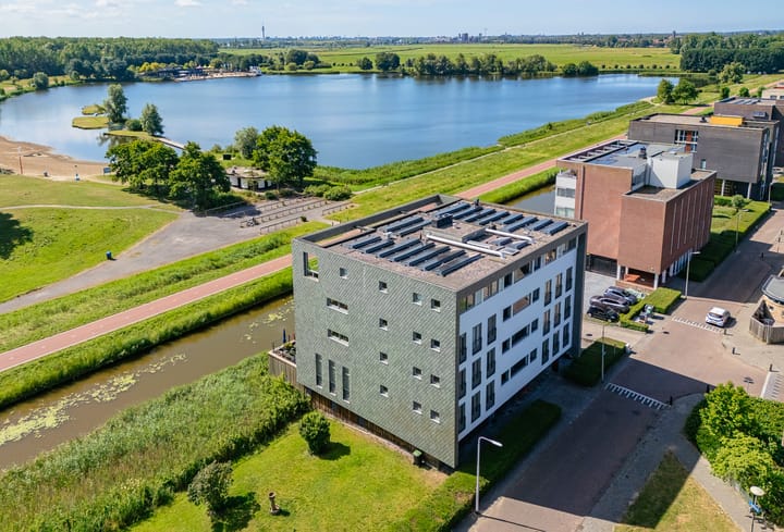 L. Springerstraat 212 in Velserbroek foto
