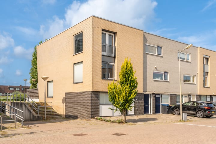 L. Springerstraat 64 in Velserbroek foto