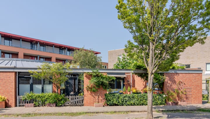 Photo of property L. Springerstraat 95, Velserbroek
