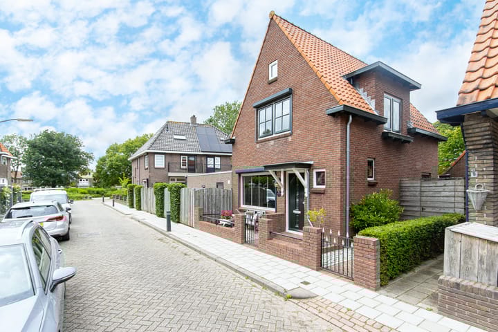 L Verdoornstraat 1 in Werkendam