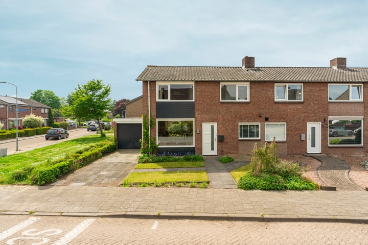 Laan 1945 8 in Weurt