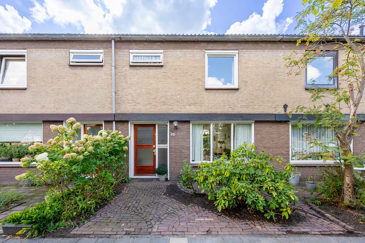 Laan der Nederlanden 184 in Beverwijk photo