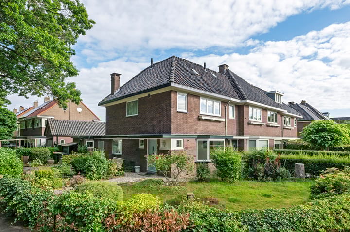 Laan van Cattenbroeck 4 in Zeist photo