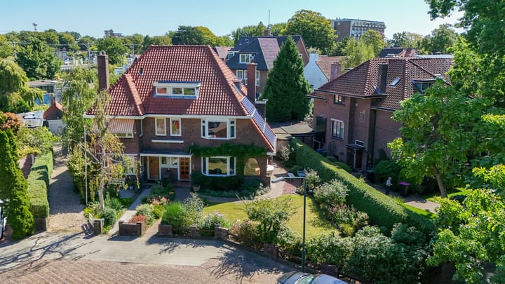Laan van Leeuwesteyn 6 in Voorburg