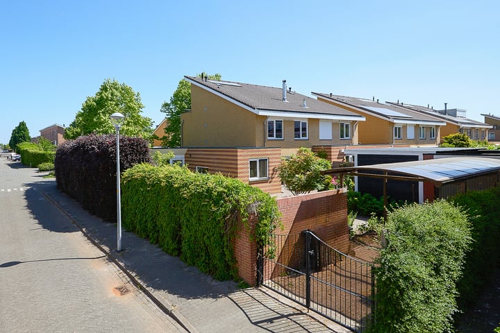Laan van Loevestein 21 in Nieuw-Vennep