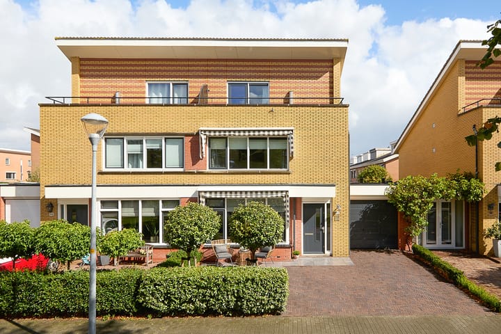Laan van Loevestein 48 in Nieuw-Vennep