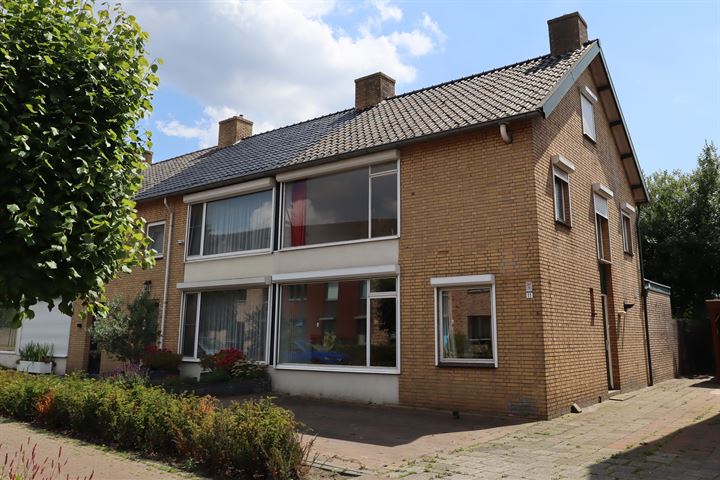 Laan van Luxemburg 11 in Roosendaal