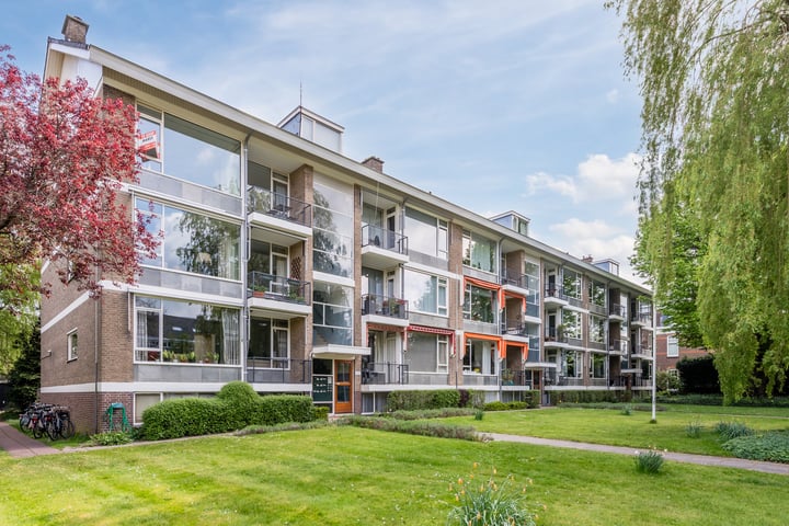 Laan van Nieuw Oosteinde 121B in Voorburg photo