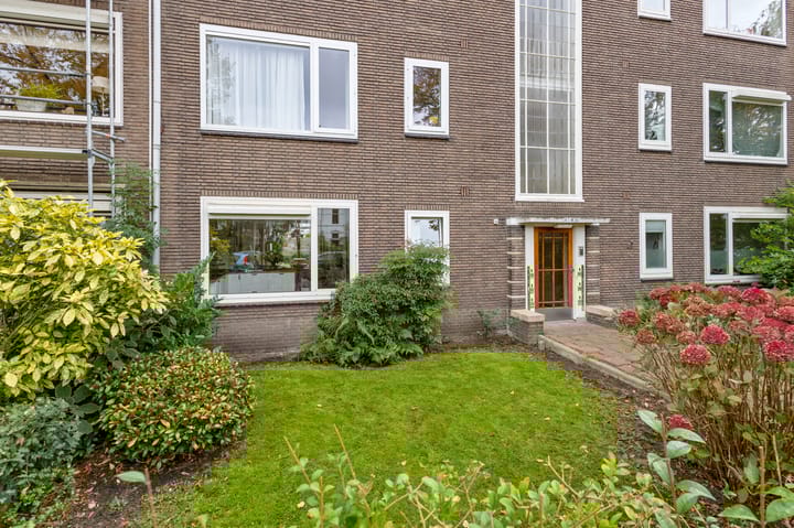 Laan van Nieuw Oosteinde 74 in Voorburg