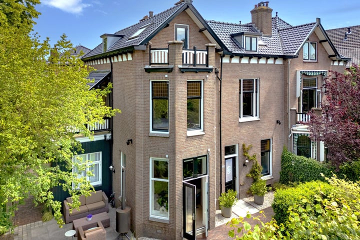 Laan van Oostenburg 49 in Voorburg