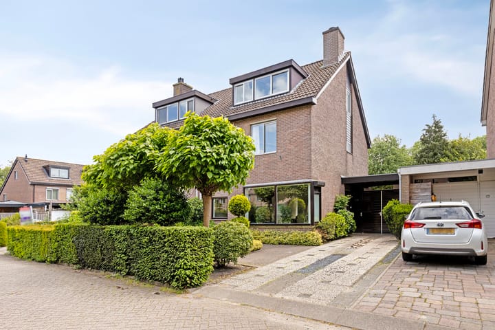 Laan van Zuilenveld 24 in Oud Zuilen