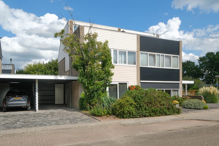 Laarwoud 32 in Almelo