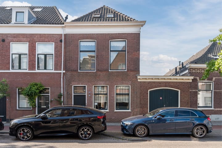 Lage Rijndijk 24 in Leiden