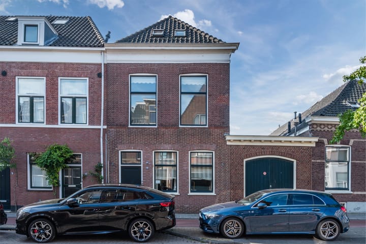 Lage Rijndijk 24A in Leiden