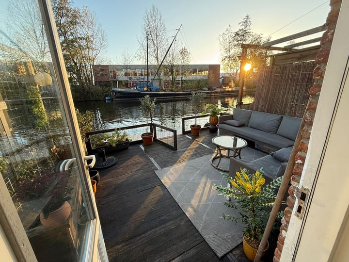 Lage Rijndijk 74 in Leiden