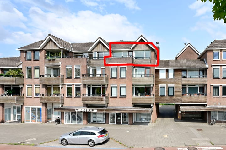 Photo of property Lambertus Hortensiuslaan 122, Naarden