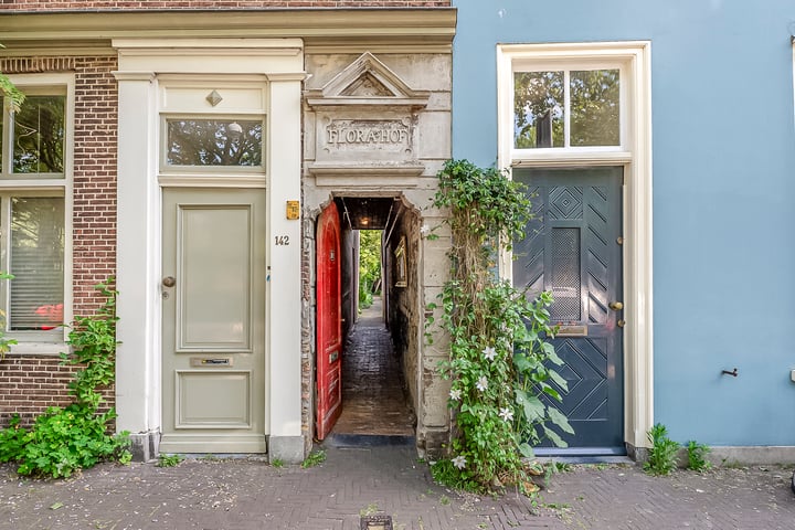 Lange Beestenmarkt 154 in 's-Gravenhage