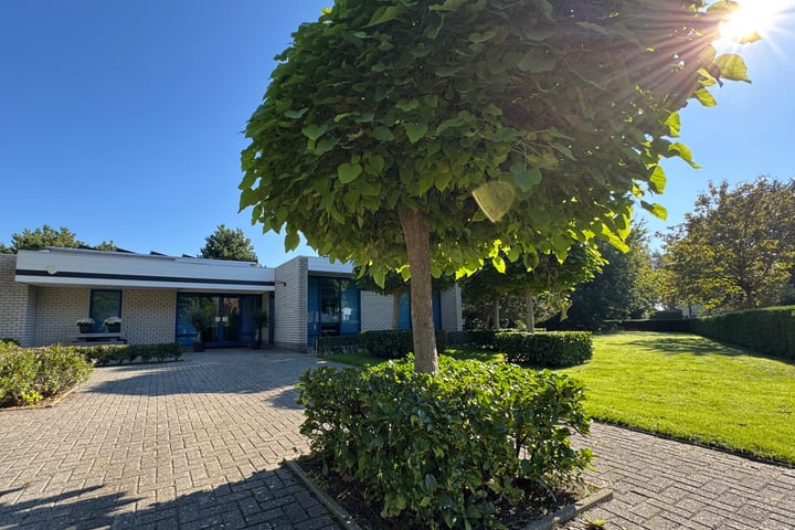 Photo of property Lange Deelelaan 2, Andijk