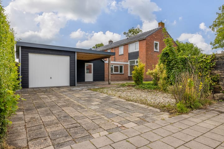 Langelaan 77 in Surhuisterveen
