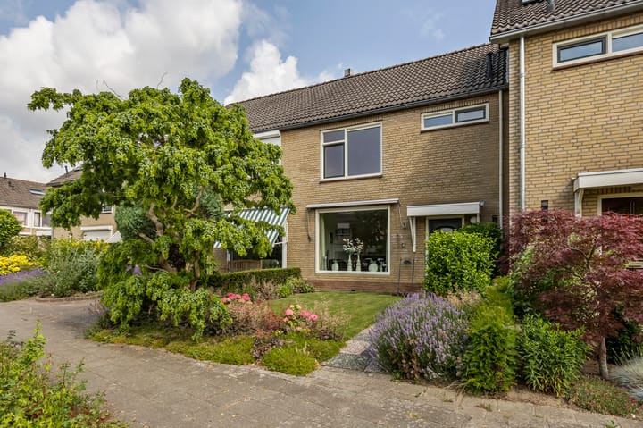 Larikslaan 18 in Sleeuwijk