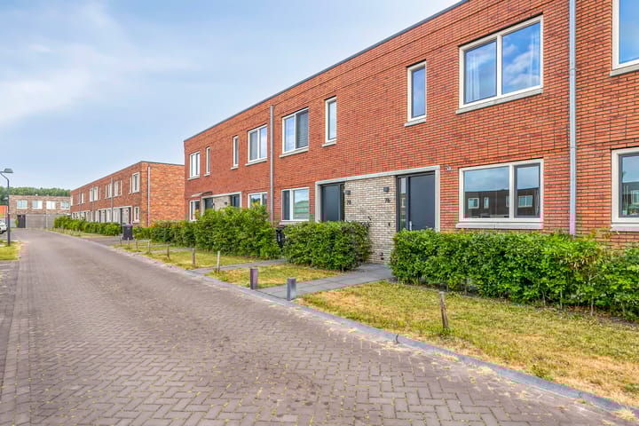 Photo of property Laura Bassihof 76, Almere