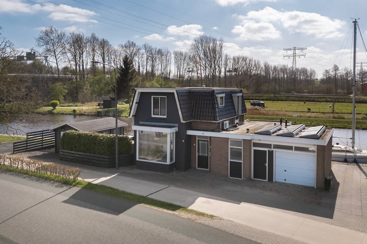 Photo of property Leeuwarderstraatweg 1, Heerenveen