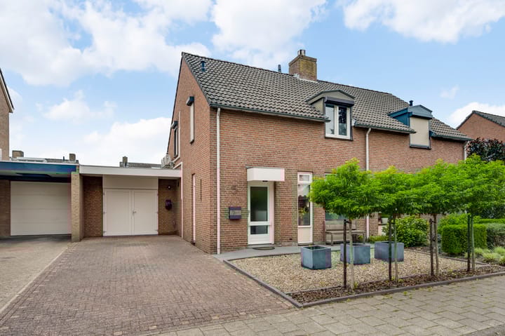 Leeuwebekstraat 5 in Ospel