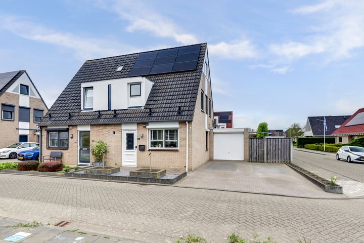 Photo of property Leeuwenburg 19, Oosterland