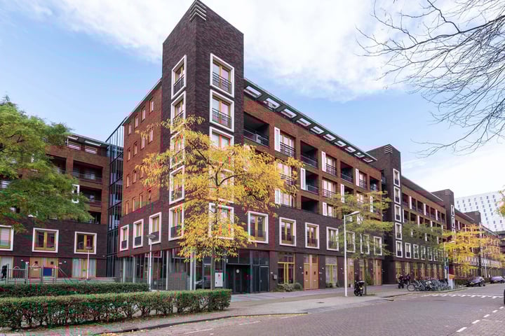 Photo of property Leeuwendalersweg 664, Amsterdam