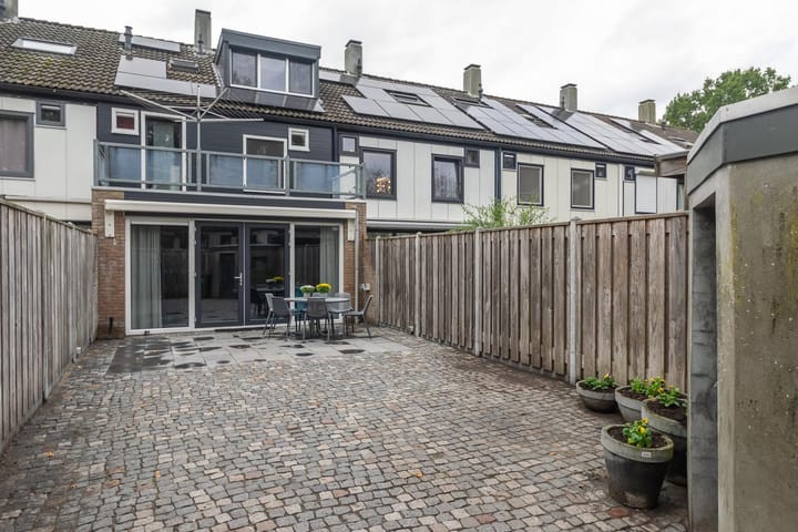 Leeuweriklaan 104 in Hoogeveen