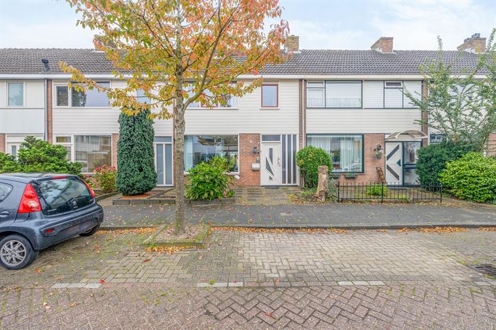 Leeuwerikstraat 18 in Lisse