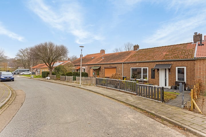 Leeuwerikstraat 28 in Hoensbroek