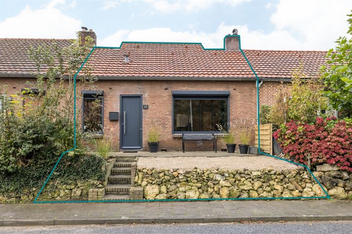 Leeuwerikstraat 35 in Hoensbroek