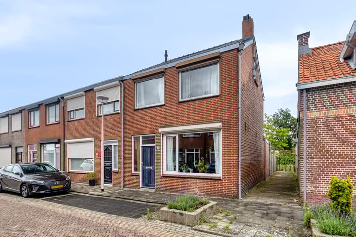 Leeuwstraat 11 in Halsteren