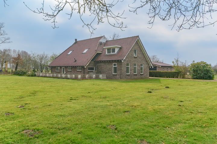 Photo of property Leidijk 10, Donkerbroek