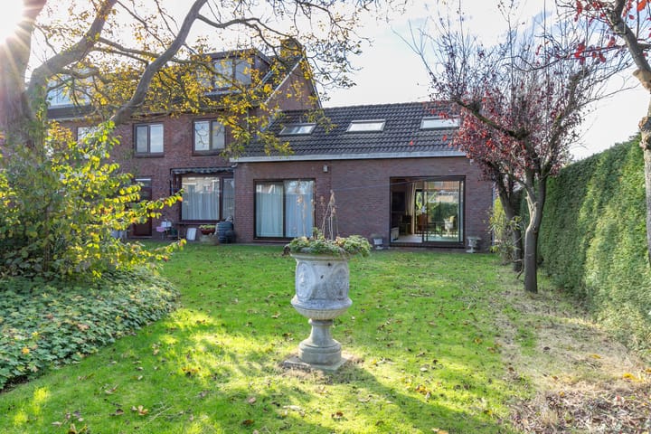 Photo of property Leidsevaartlaan 35, Rijnsaterwoude